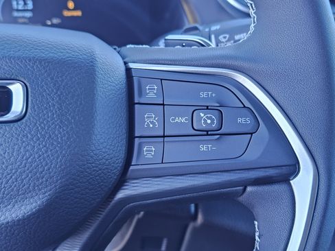 New 2025 Jeep Grand Cherokee Altitude image 22