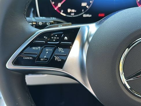 Used 2025 Mercedes-Benz GLC 300 4MATIC image 13