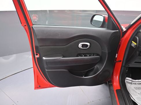 Used 2019 Kia Soul FWD image 16