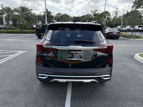 Used 2023 Kia Seltos S image 3