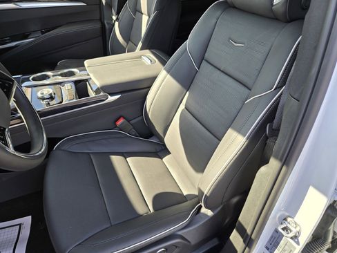 New 2026 Cadillac Escalade ESV Sport w/ LPO, ONYX Package AWD/4WD image 9