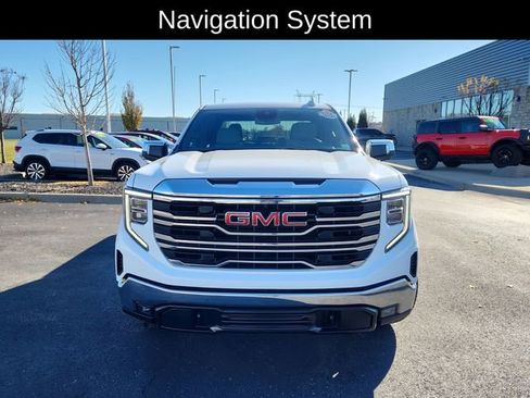 Used 2024 GMC Sierra 1500 SLT image 2