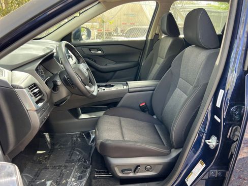Used 2025 Nissan Rogue SV FWD image 28