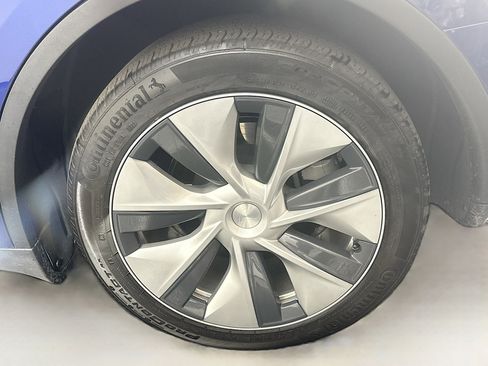 Used 2023 Tesla Model Y Long Range image 11