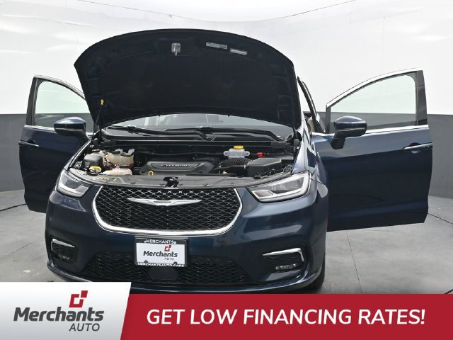 Used 2023 Chrysler Pacifica Touring-L FWD image 45