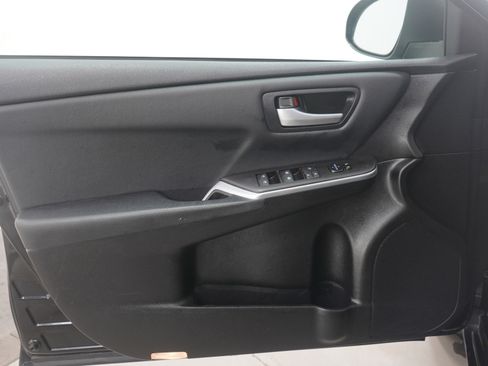 Used 2016 Toyota Camry LE image 19