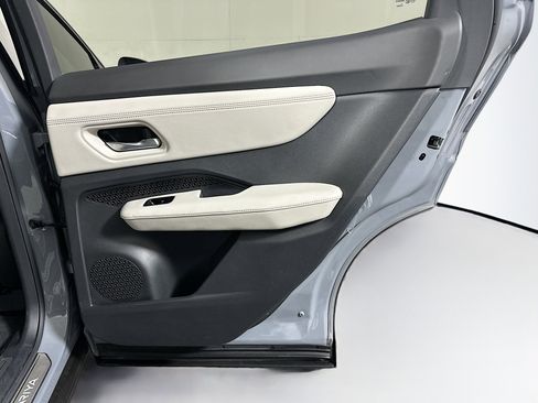 Used 2023 Nissan Ariya AWD image 31
