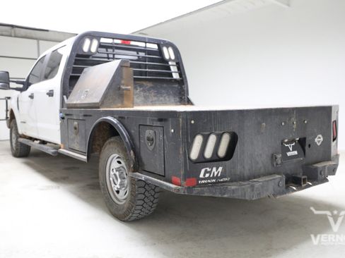 Used 2018 Ford F250 XL w/ Power Equipment Group AWD/4WD image 3