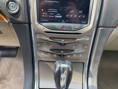 Used 2012 Lincoln MKX AWD image 25