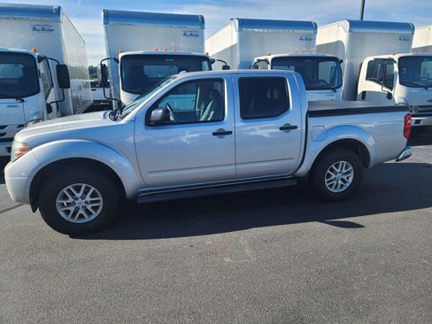 Used 2016 Nissan Frontier SV AWD/4WD image 2