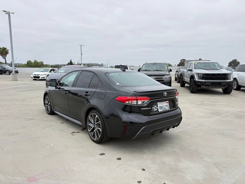 Used 2020 Toyota Corolla SE FWD image 2