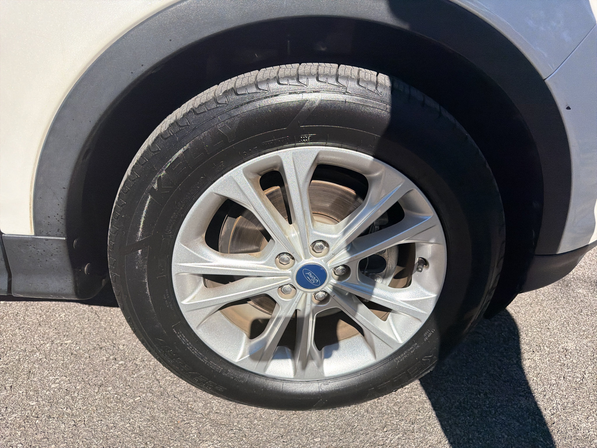 Used 2018 Ford Escape SEL w/ Ford Safe & Smart Package FWD image 29