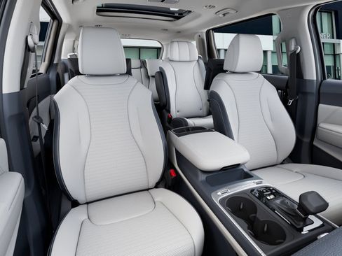 New 2025 Kia Carnival SX Prestige image 16