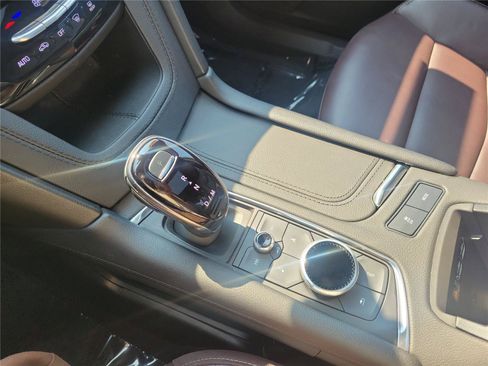 Used 2024 Cadillac XT6 Premium Luxury w/ Technology Package AWD/4WD image 29