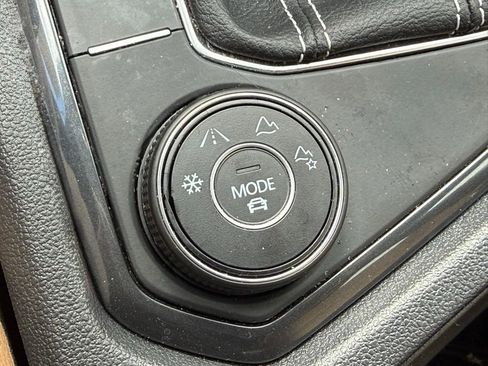 Used 2024 Volkswagen Tiguan SE R-Line image 5