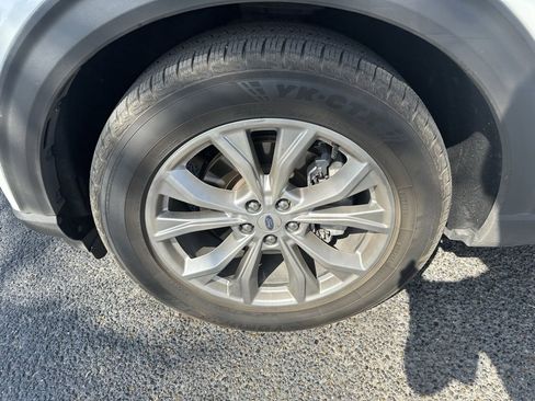 Used 2021 Ford Explorer Limited w/ Equipment Group 301A image 11