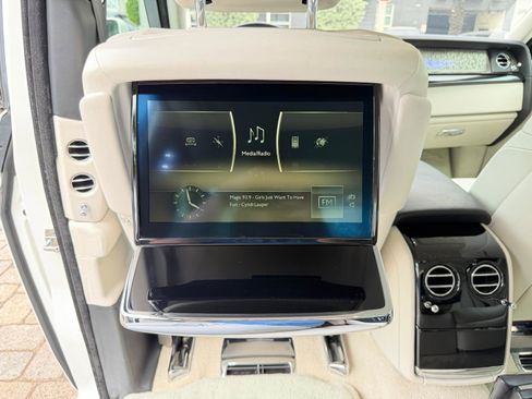Used 2019 Rolls-Royce Phantom Sedan RWD image 56