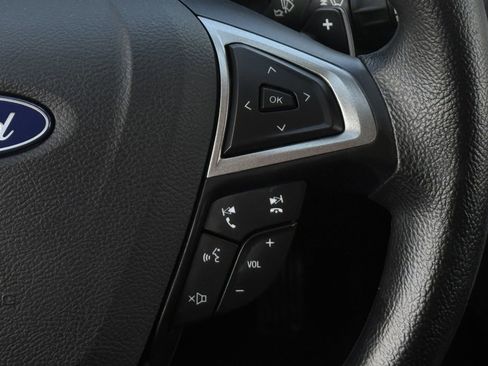 Used 2019 Ford Fusion SE image 16