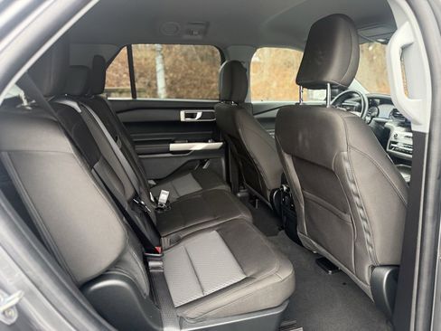 Used 2022 Ford Explorer XLT image 18
