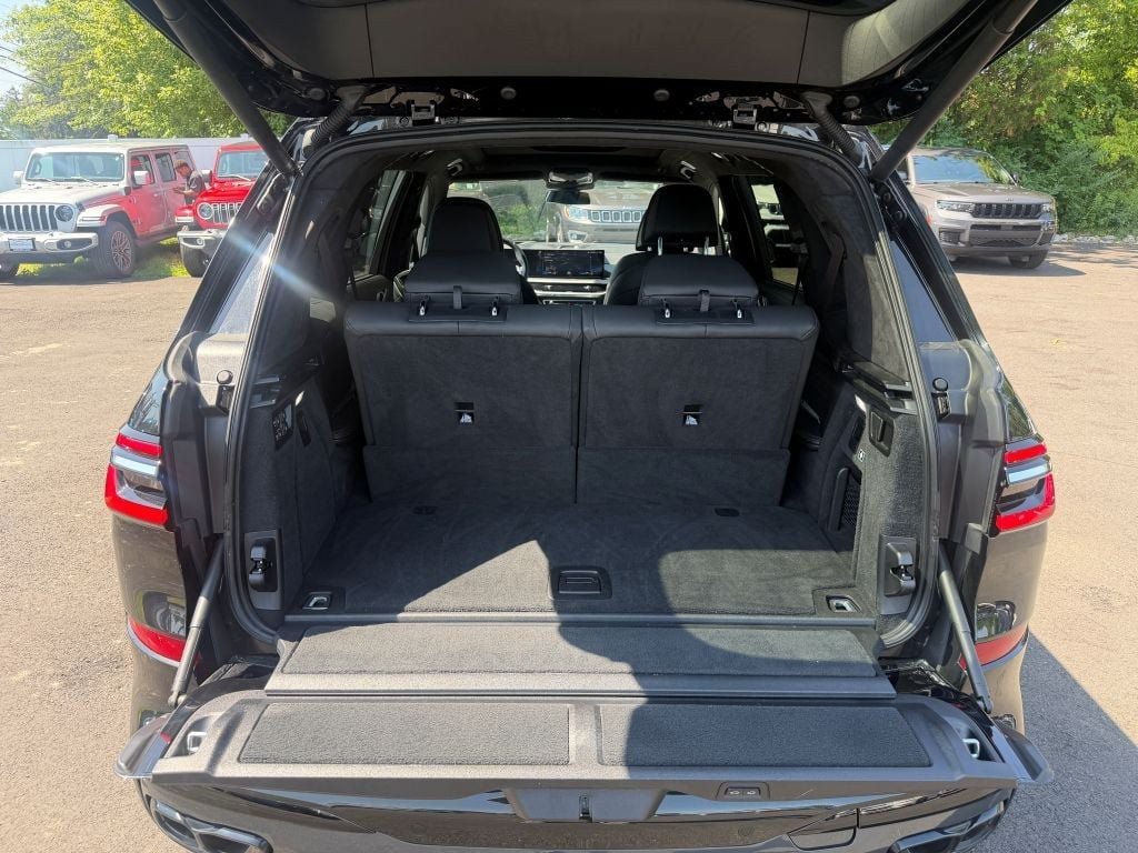 Used 2023 BMW X7 M60i w/ Executive Package AWD/4WD image 5