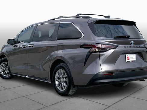Used 2024 Toyota Sienna XLE image 11