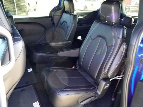 New 2026 Chrysler Pacifica Select image 20