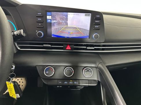 Used 2024 Hyundai Elantra SE image 22