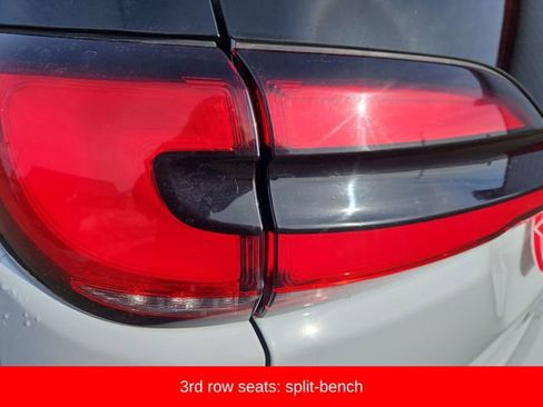 Used 2023 Chrysler Pacifica Touring-L image 18