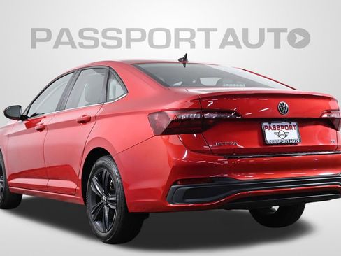 Used 2024 Volkswagen Jetta SE image 6