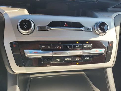 Certified 2022 Ford Explorer XLT image 23