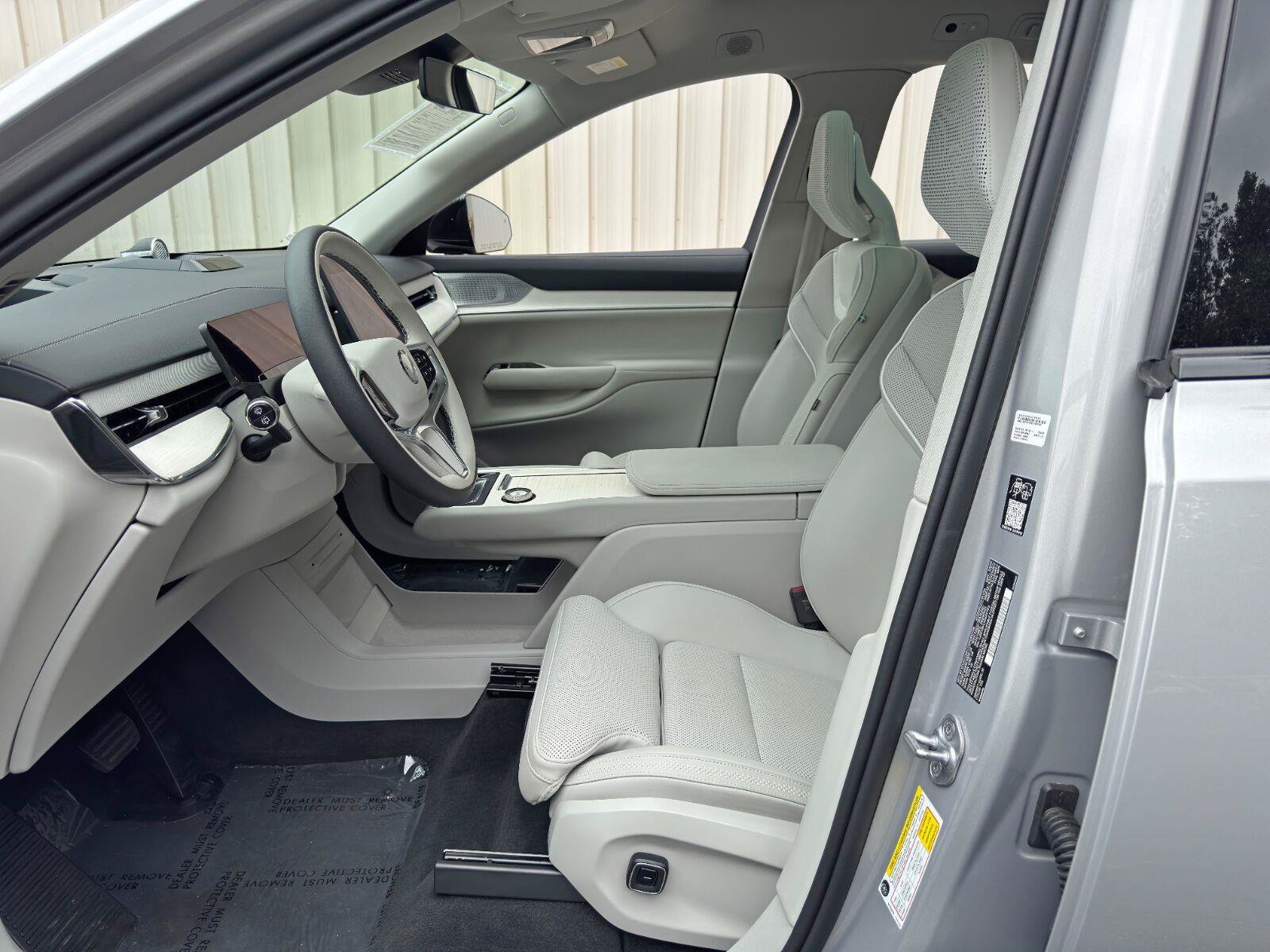 Used 2025 Volvo EX90 Ultra AWD/4WD image 17