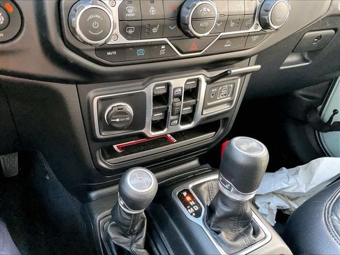 Used 2023 Jeep Wrangler Unlimited w/ Sun & Screen Package AWD/4WD image 26