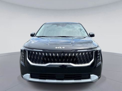 Used 2025 Kia Carnival FWD image 9