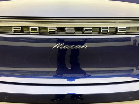 Used 2022 Porsche Macan w/ Premium Package Plus image 33