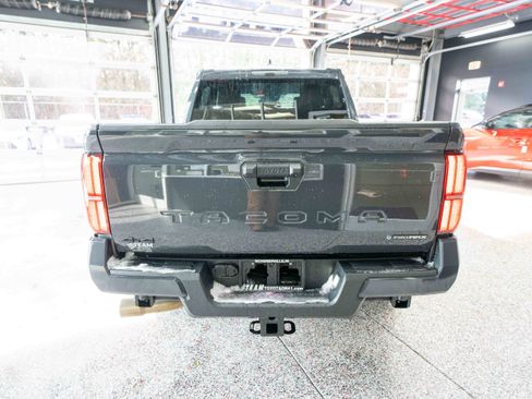Used 2024 Toyota Tacoma TRD Sport image 3