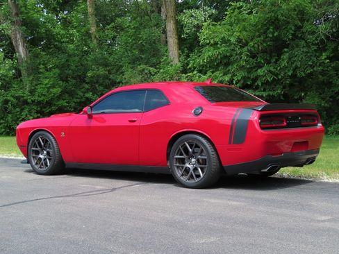 Used 2016 Dodge Challenger R/T Scat Pack w/ Leather Interior Group RWD image 8