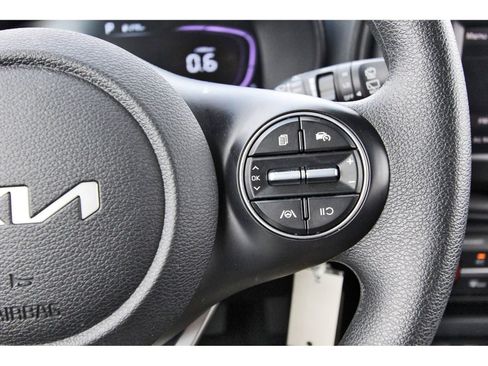 Used 2025 Kia Soul LX FWD image 20