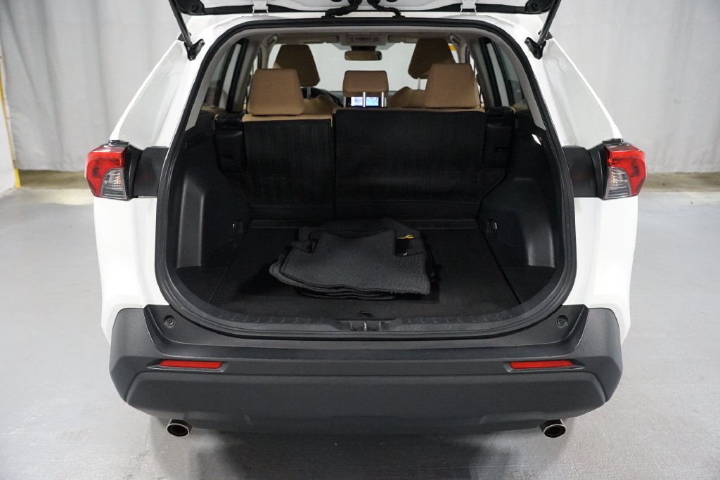 Certified 2023 Toyota RAV4 LE FWD image 32