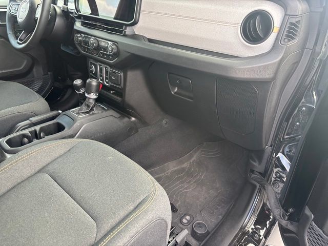 Used 2025 Jeep Wrangler Sport AWD/4WD image 19