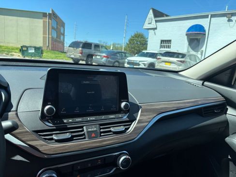 Used 2025 Nissan Altima 2.5 SV image 33