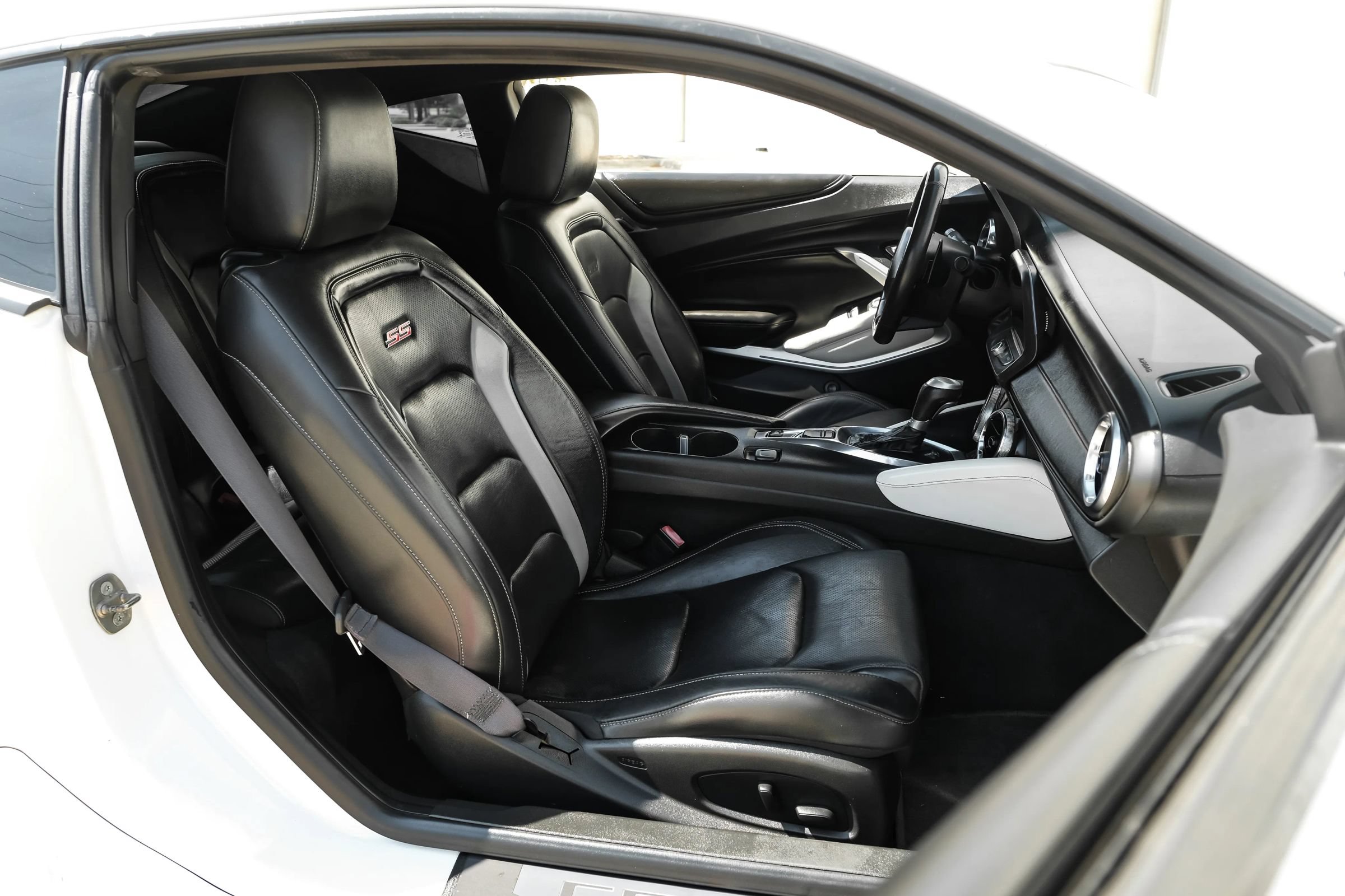 Used 2017 Chevrolet Camaro SS RWD image 32