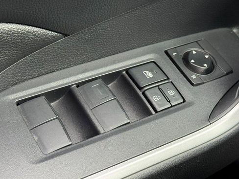 Used 2021 Toyota RAV4 SE image 22