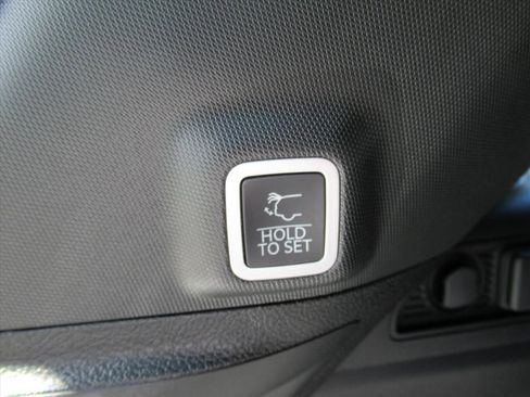 New 2026 Jeep Grand Cherokee Limited w/ Luxury Tech Group II RWD image 34