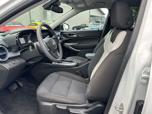 Used 2024 Chevrolet Trax LS FWD image 3