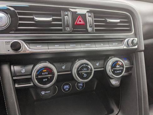 Used 2023 Genesis G70 2.0T image 18