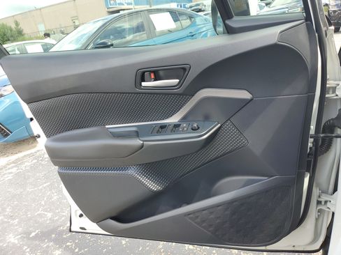 Used 2021 Toyota C-HR LE FWD image 29
