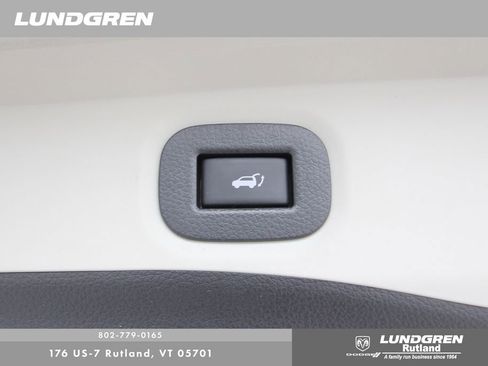 Used 2020 Nissan Rogue SV image 40