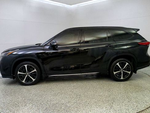 Used 2021 Toyota Highlander XSE AWD/4WD image 4