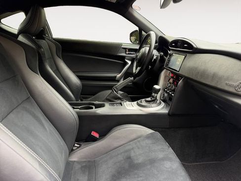 Used 2018 Toyota 86 RWD image 15