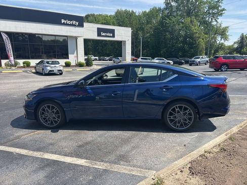 Used 2023 Nissan Altima 2.0 SR FWD image 6